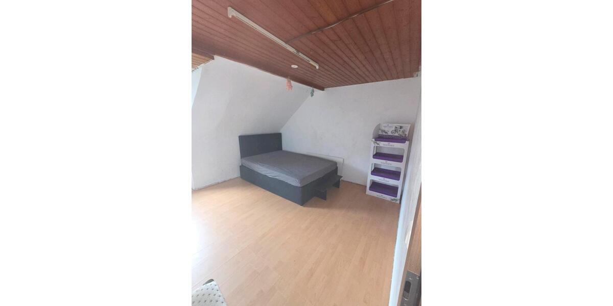Dachgeschoßwohnung Gelsenkirchen Gelsenkirchen-West - 5 Zimmer, 92 m&sup2;, 850&euro; | Angebot:26494656