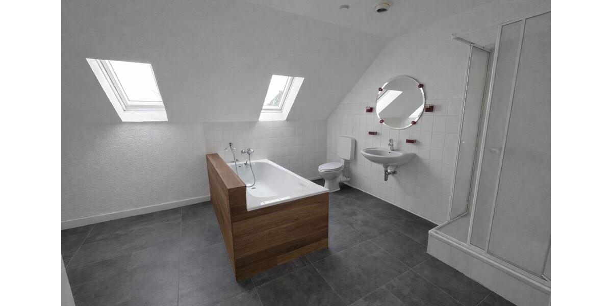 Dachgeschoßwohnung Velbert Velbert-Mitte - 5 Zimmer, 110 m&sup2;, 850&euro; | Angebot:25932984