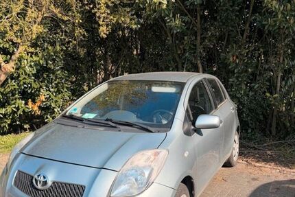 Toyota Yaris 83.000 km 3.799 &euro; Essen 45130