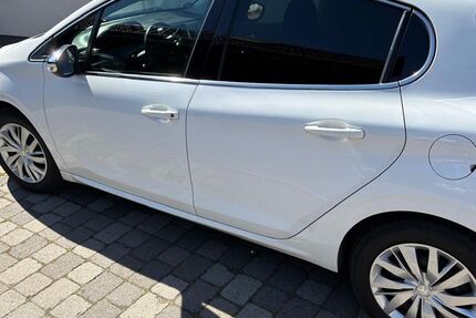 Peugeot 208 136.540 km 5.450 &euro; Olfen 59399