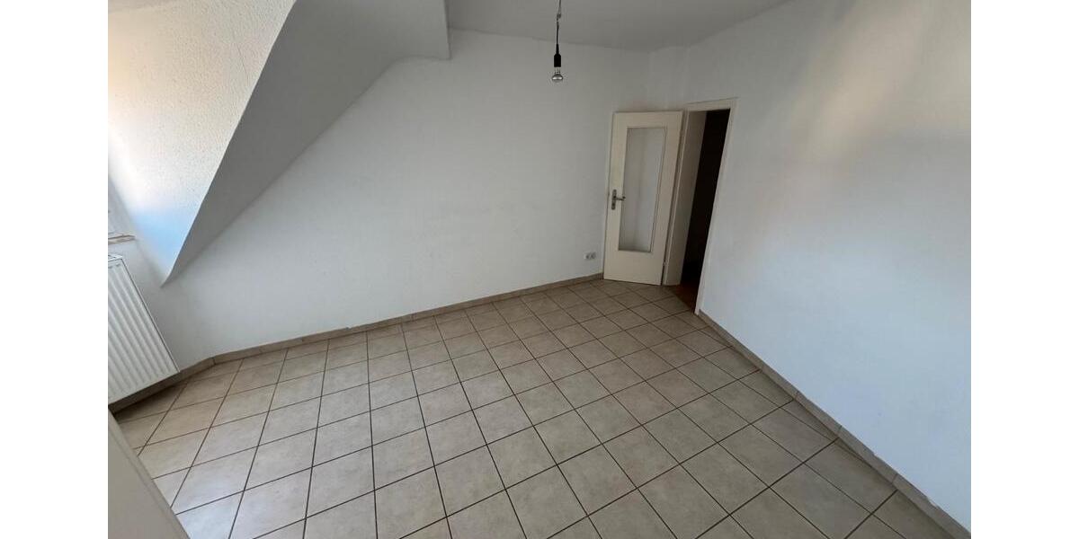Dachgeschoßwohnung Essen Südviertel - 5 Zimmer, 117 m&sup2;, 1.150&euro; | Angebot:26696762