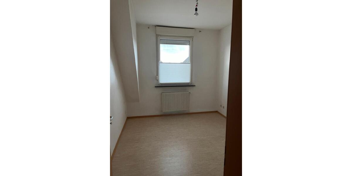 Dachgeschoßwohnung Oberhausen Rothebusch - 3 Zimmer, 92 m&sup2;, 850&euro; | Angebot:26431134