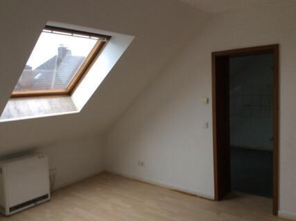 Dachgeschoßwohnung Essen Stadtbezirk IV - 2.5 Zimmer, 80 m&sup2;, 700&euro; | Angebot:25881133