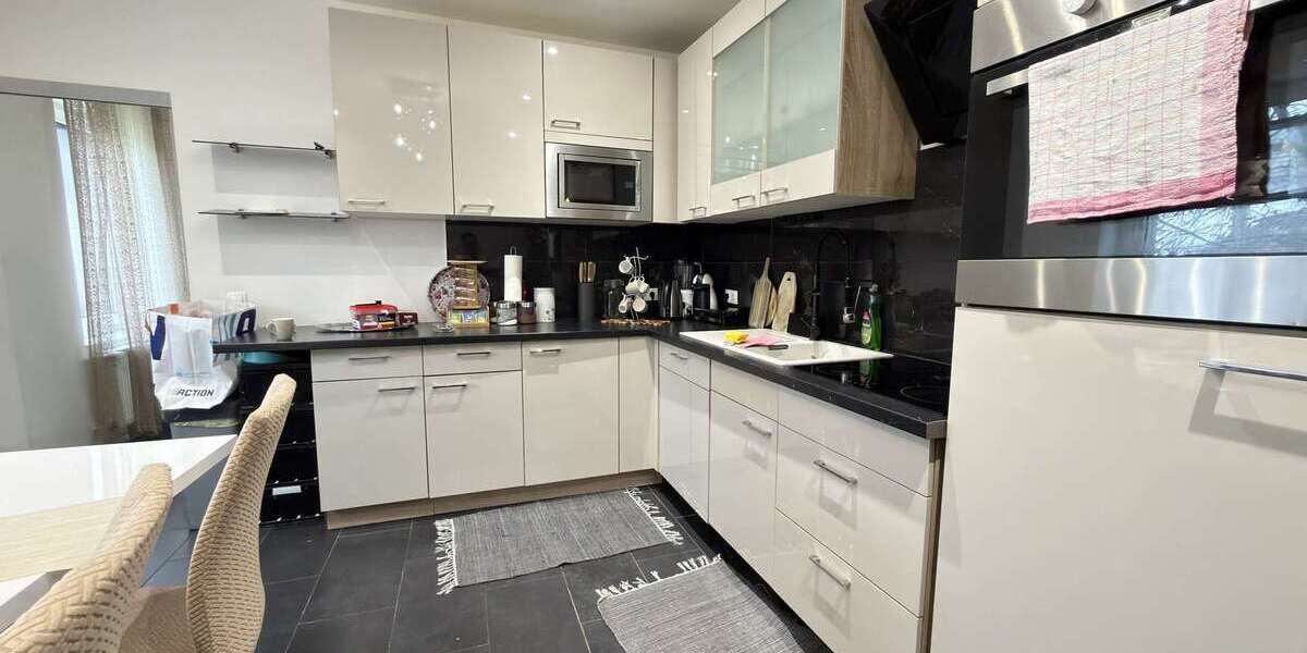 Modernisiertes 3-Parteienhaus mit Maisonette und Gartenanteil nahe Centro - Mehrfamilienhaus, Wohnhaus Oberhausen Osterfeld | Angebot:26523102