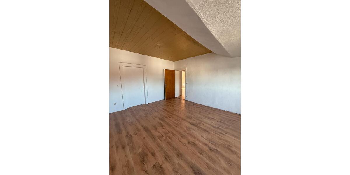Dachgeschoßwohnung Gelsenkirchen Gelsenkirchen-Nord - 2 Zimmer, 77 m&sup2;, 450&euro; | Angebot:25796051