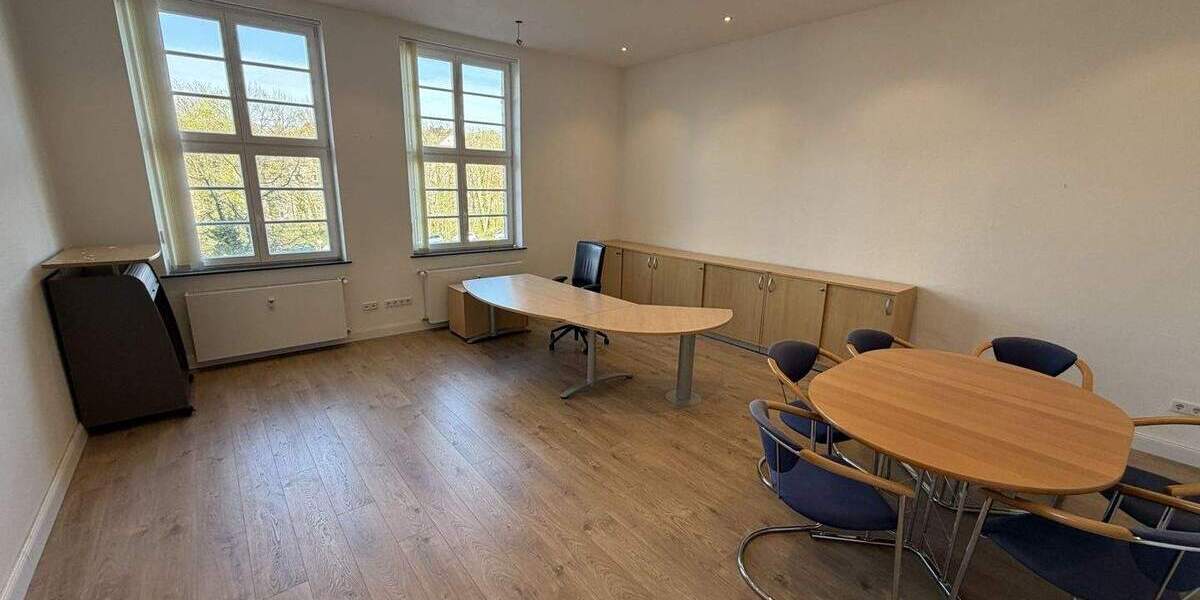 Gewerbeobjekt Hagen Hochschulviertel - 7 Zimmer, 243 m&sup2;, 2.400&euro; | Angebot:25675679