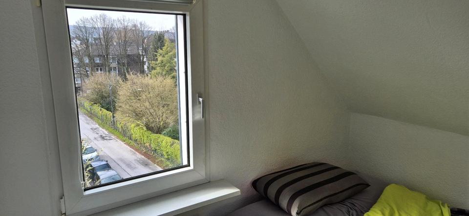 Dachgeschoßwohnung Wuppertal Gemarkung Langerfeld - 1.5 Zimmer, 30 m&sup2;, 325&euro; | Angebot:26003956