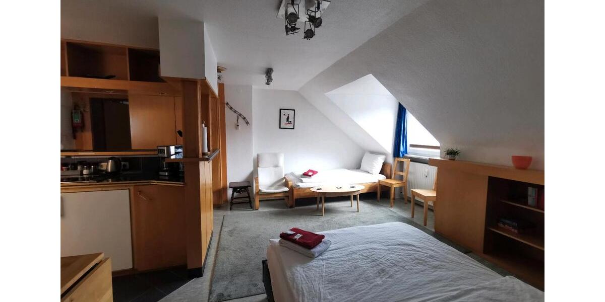 Dachgeschoßwohnung Essen Stadtbezirk III - 1 Zimmer, 1.150&euro; | Angebot:21475721