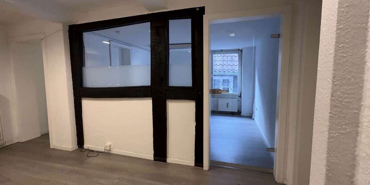 Großes Büro- und Praxisfläche in Hattingens Altstadt mit IT-Raum, LAN, Seminarraum und Gartennutzung - Gewerbeobjekt Hattingen Baak | Angebot:24705235