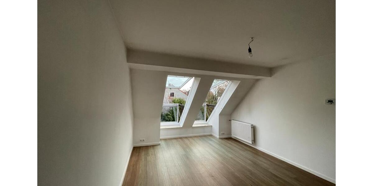 Dachgeschoßwohnung Essen Huttrop - 3.5 Zimmer, 87 m&sup2;, 1.044&euro; | Angebot:25377302