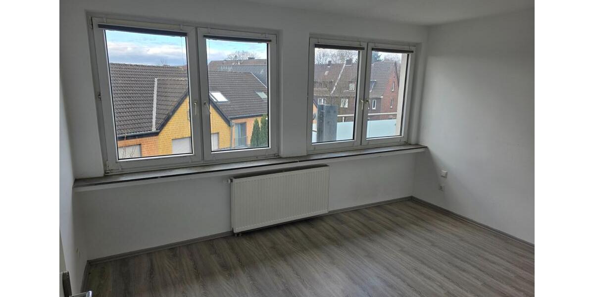 Dachgeschoßwohnung Oberhausen - 3.5 Zimmer, 96 m&sup2;, 930&euro; | Angebot:25857298