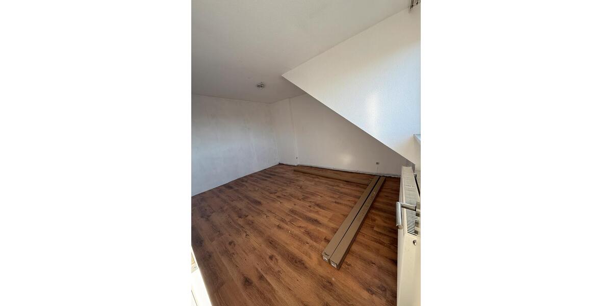 Dachgeschoßwohnung Gelsenkirchen Gelsenkirchen-Nord - 2 Zimmer, 77 m&sup2;, 450&euro; | Angebot:25796051