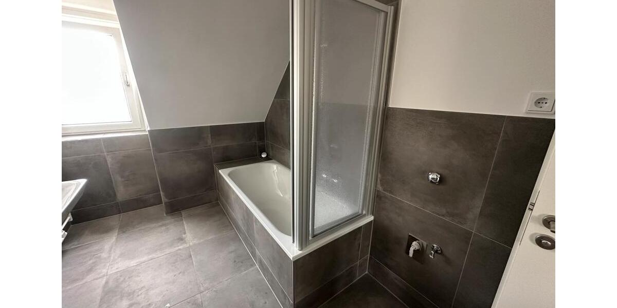 Dachgeschoßwohnung Essen Stadtbezirk II - 3 Zimmer, 74 m&sup2;, 1.250&euro; | Angebot:26101646