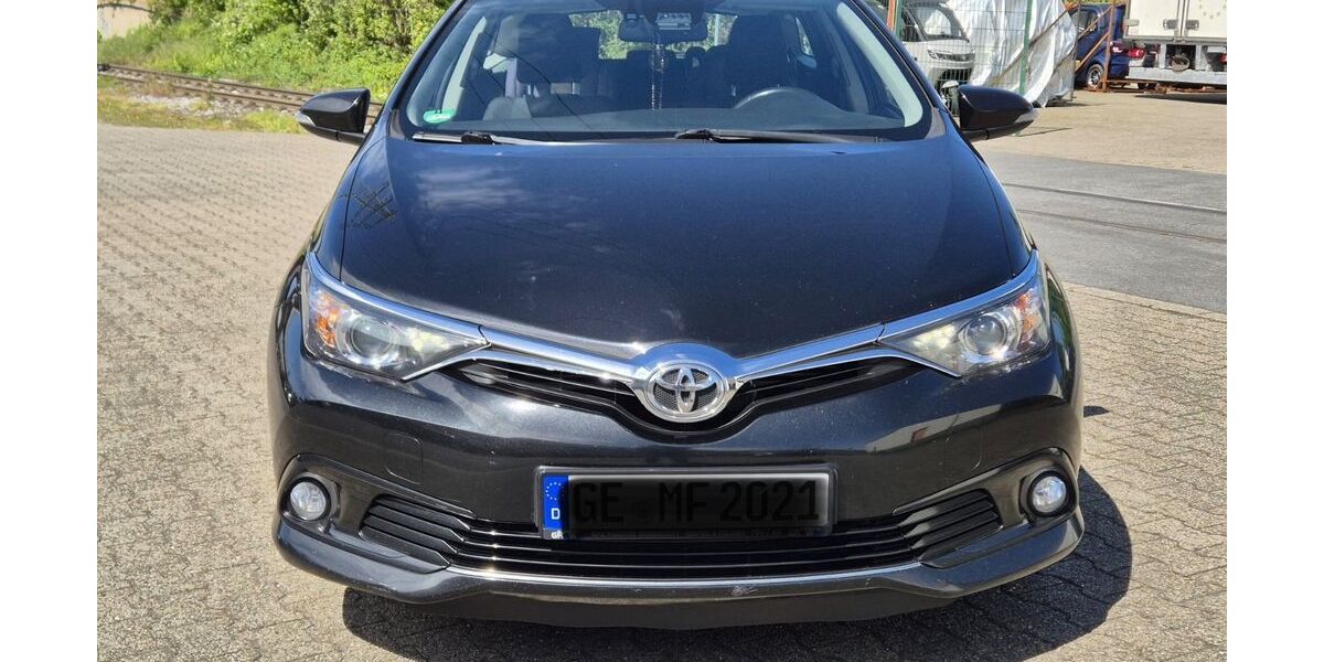 Toyota Auris 177.300 km 7.750 &euro; Gelsenkirchen 45881