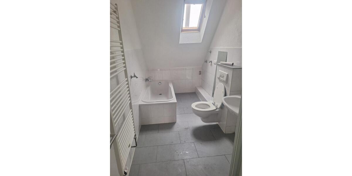 Dachgeschoßwohnung Hagen Hagen-Mitte - 3 Zimmer, 110 m&sup2;, 770&euro; | Angebot:25081466