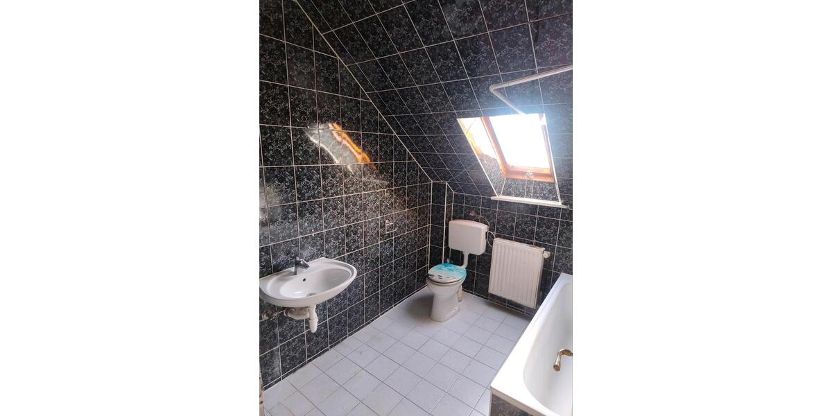 Dachgeschoßwohnung Bochum Höntrop - 3.5 Zimmer, 90 m&sup2;, 700&euro; | Angebot:25938709
