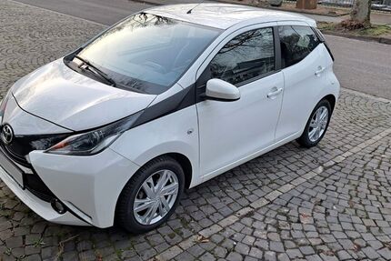 Toyota Aygo (X) 74.000 km 9.900 &euro; Essen 45138