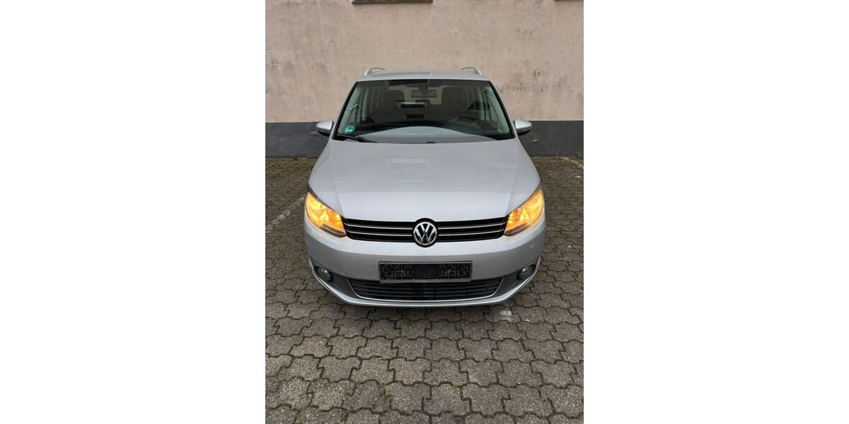 VW Touran 147.000 km 10.900 &euro; Essen 45326