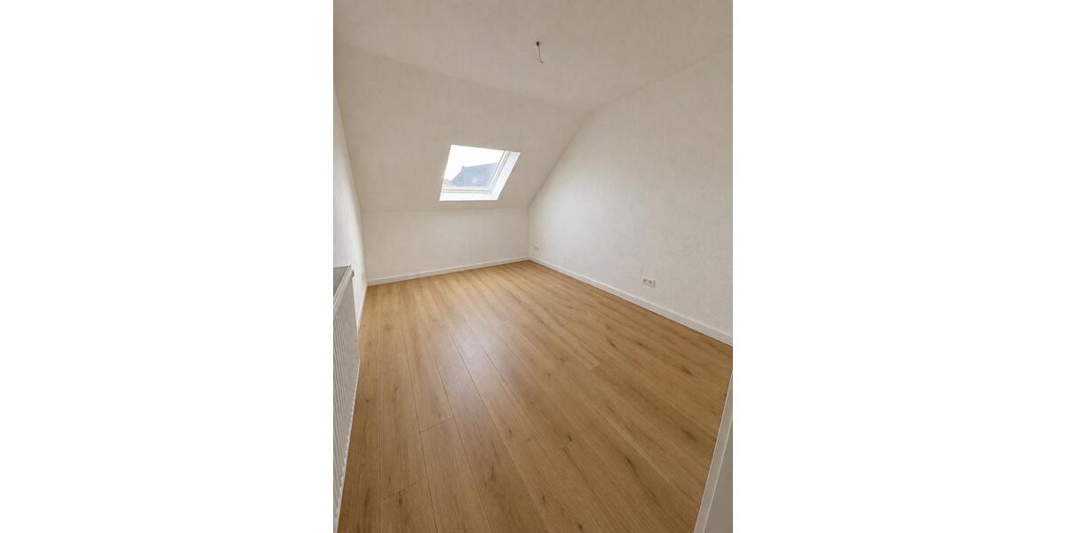 Dachgeschoßwohnung Velbert Velbert-Mitte - 5 Zimmer, 110 m&sup2;, 850&euro; | Angebot:25932984