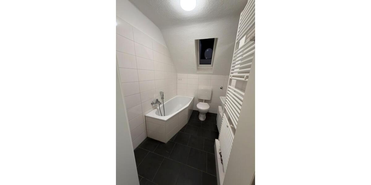 Dachgeschoßwohnung Essen Stadtbezirk VI - 3.5 Zimmer, 72 m&sup2;, 1.023&euro; | Angebot:25640158